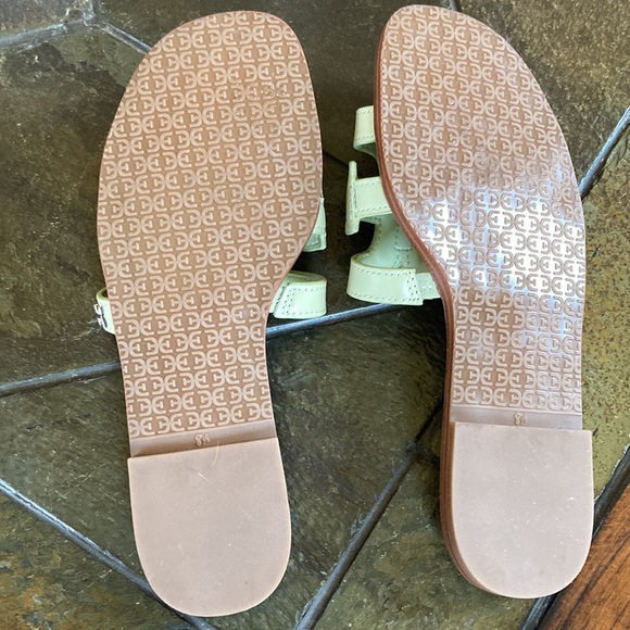 Sam Edelman 8.5 Sandal Flat - Picture 2 of 7